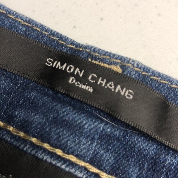 LIKE NEW SIMON CHANG STRAIGHT LEG JEANS 10/30x29 ⭐️ - Picture 2 of 12